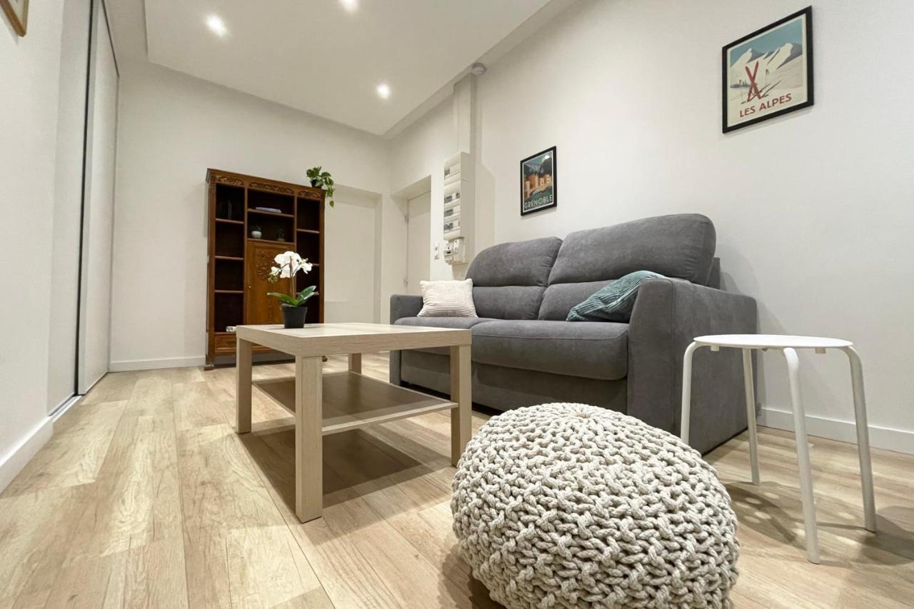 #Cf In White&Gray Center Apartment เกรอน็อบล์ ภายนอก รูปภาพ
